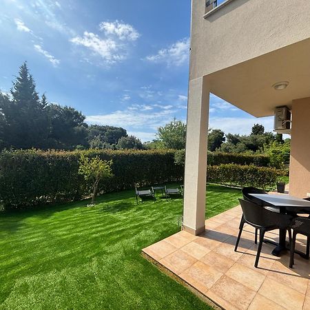 Apartment Punta Premantura E With Garden Zewnętrze zdjęcie