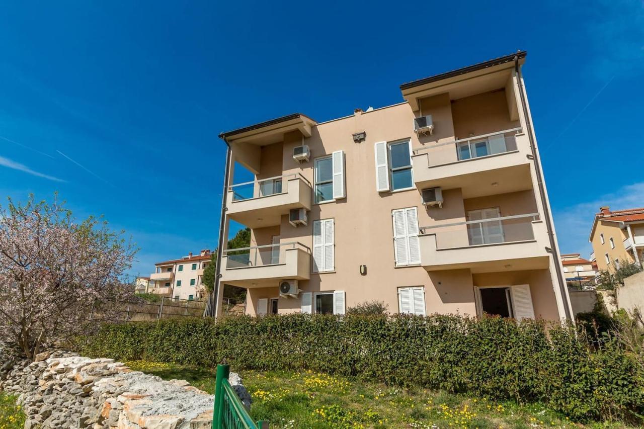 Apartment Punta Premantura E With Garden Zewnętrze zdjęcie