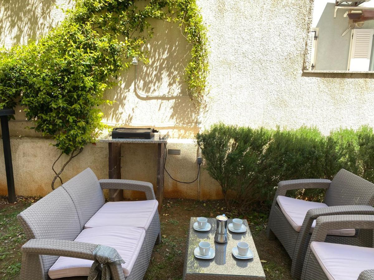 Apartment Punta Premantura E With Garden Zewnętrze zdjęcie