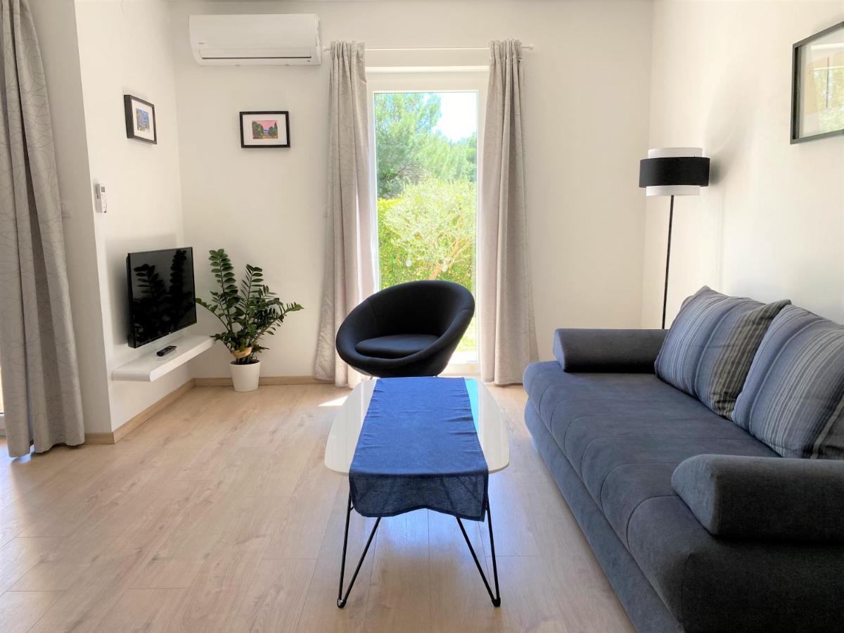 Apartment Punta Premantura E With Garden Zewnętrze zdjęcie