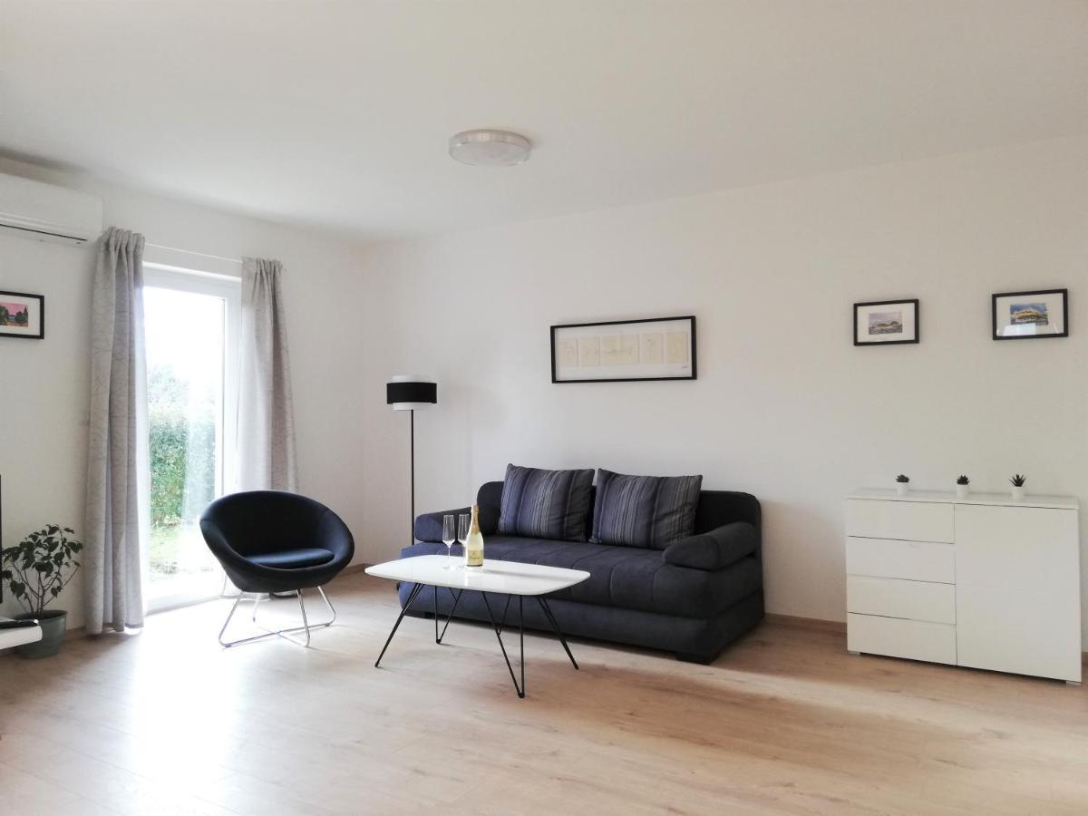 Apartment Punta Premantura E With Garden Zewnętrze zdjęcie