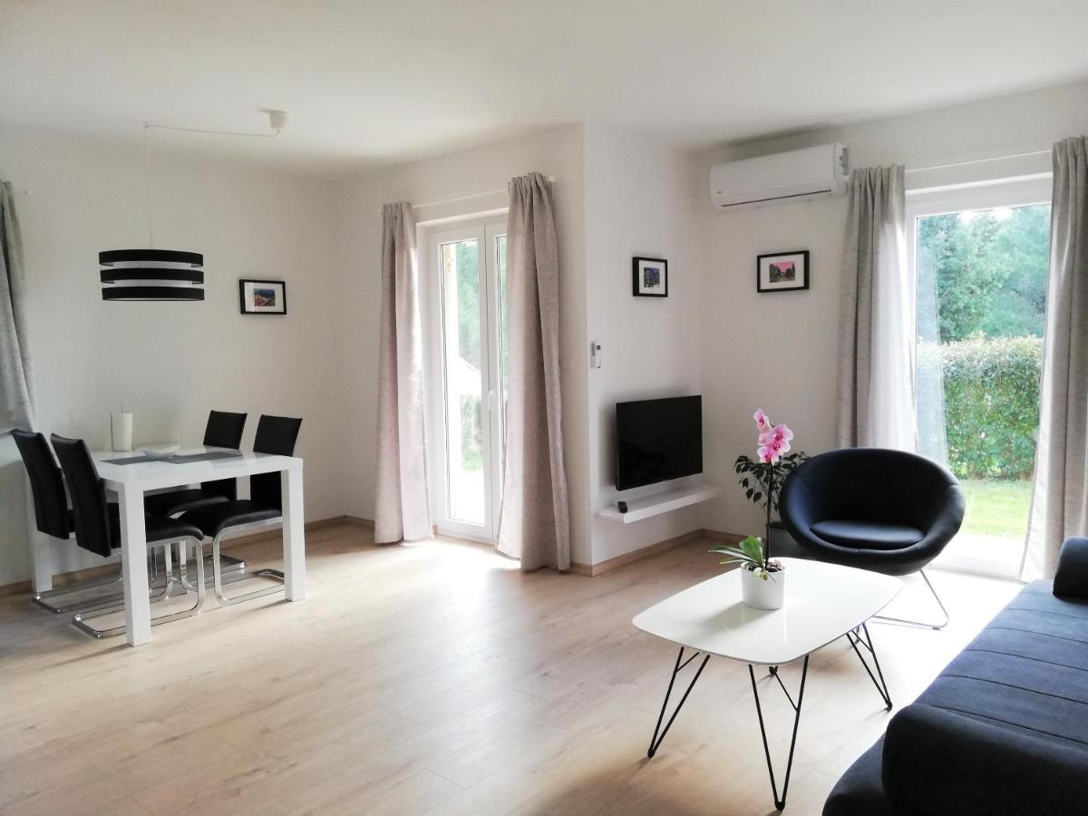 Apartment Punta Premantura E With Garden Zewnętrze zdjęcie