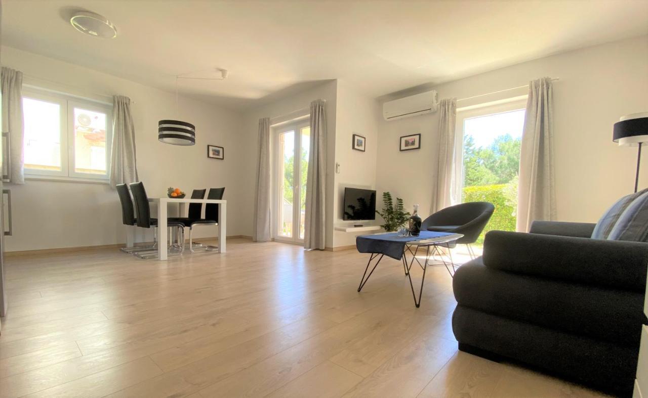 Apartment Punta Premantura E With Garden Zewnętrze zdjęcie