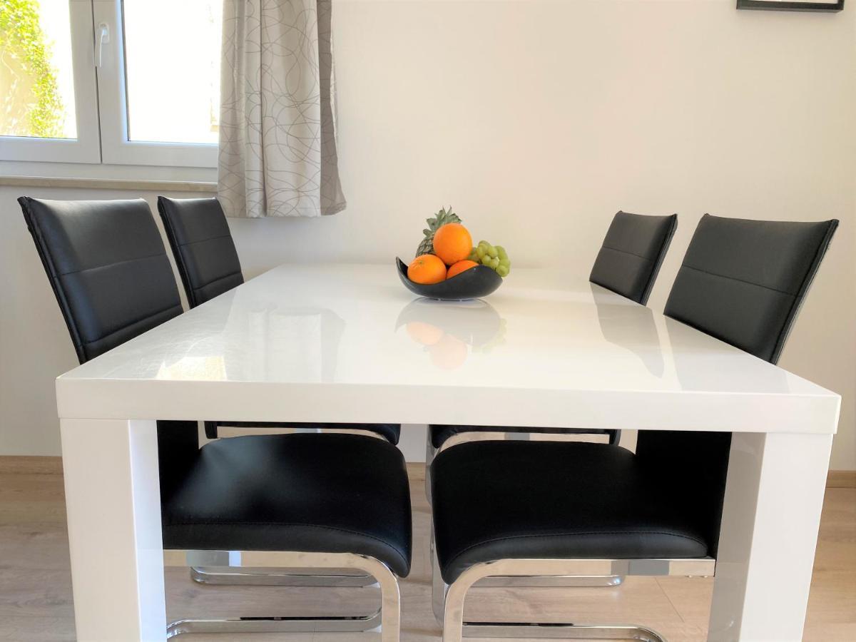 Apartment Punta Premantura E With Garden Zewnętrze zdjęcie
