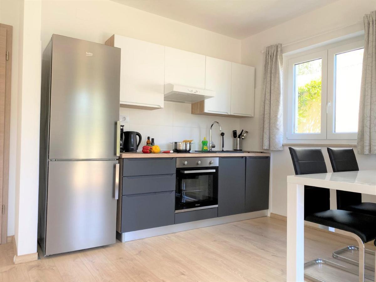Apartment Punta Premantura E With Garden Zewnętrze zdjęcie