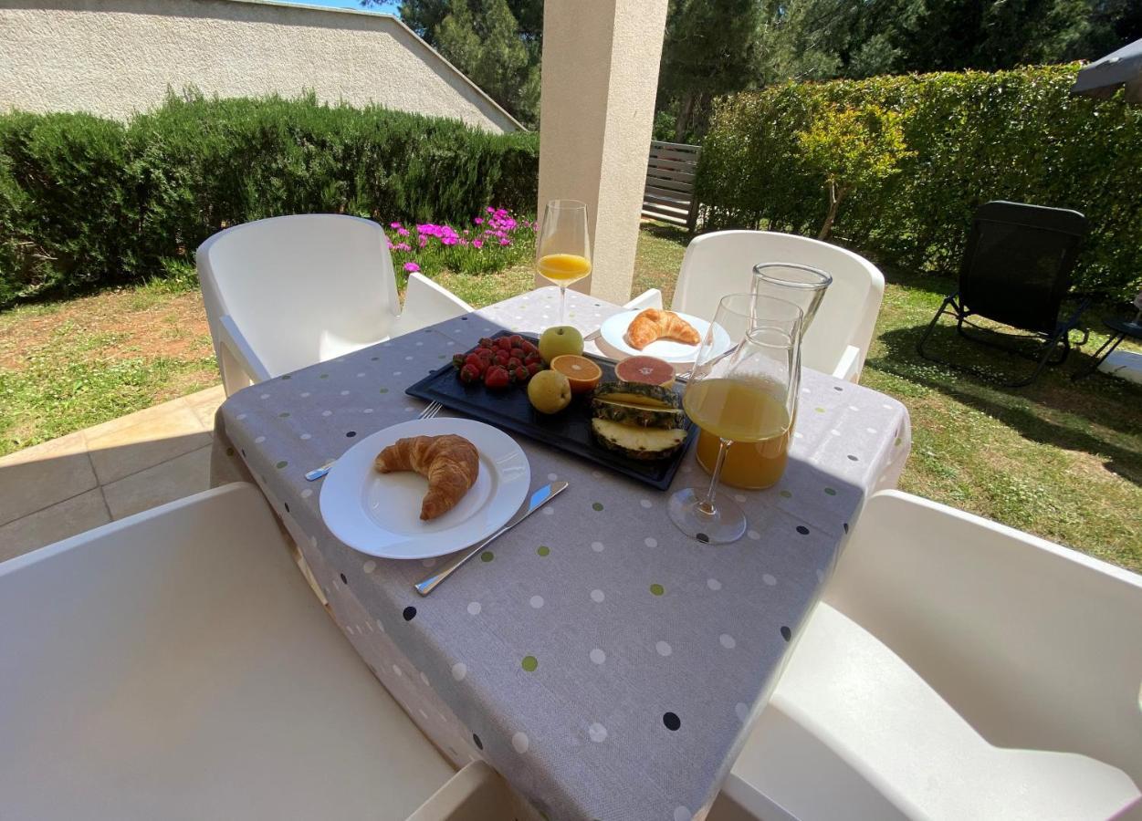 Apartment Punta Premantura E With Garden Zewnętrze zdjęcie